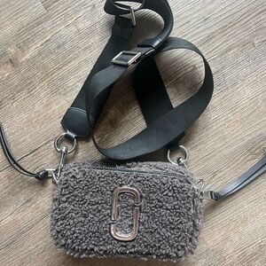 MARC JACOBS TEDDY CAMERA BAG